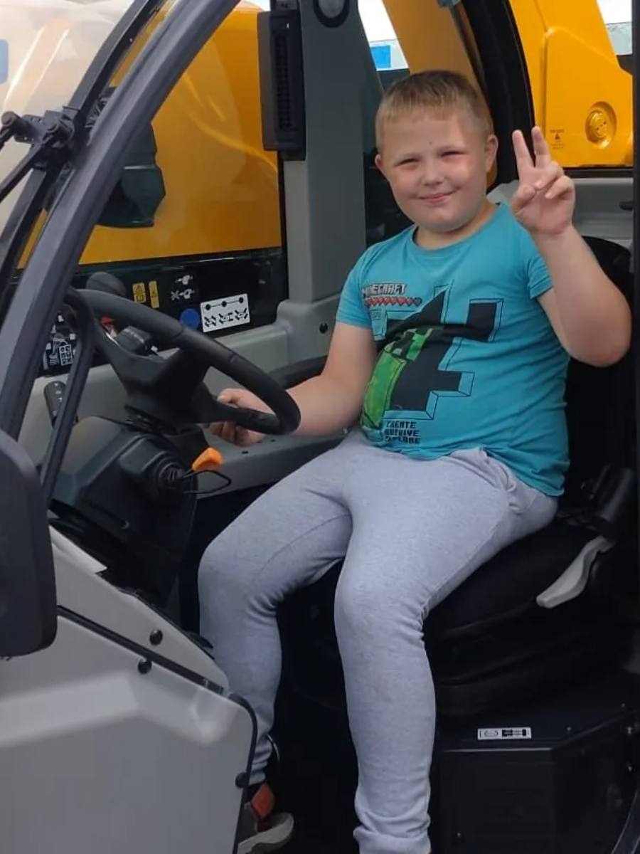 Ultimele cuvinte ale mamei pe sicriul lui Fabian, copilul ucis cu cruzime