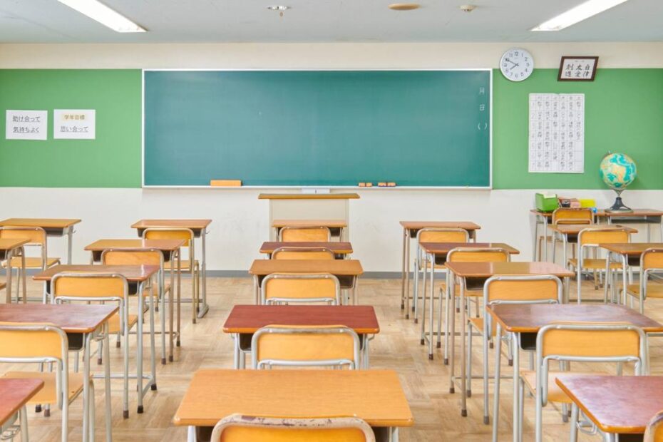 elevă moartă pedeapsă genuflexiuni