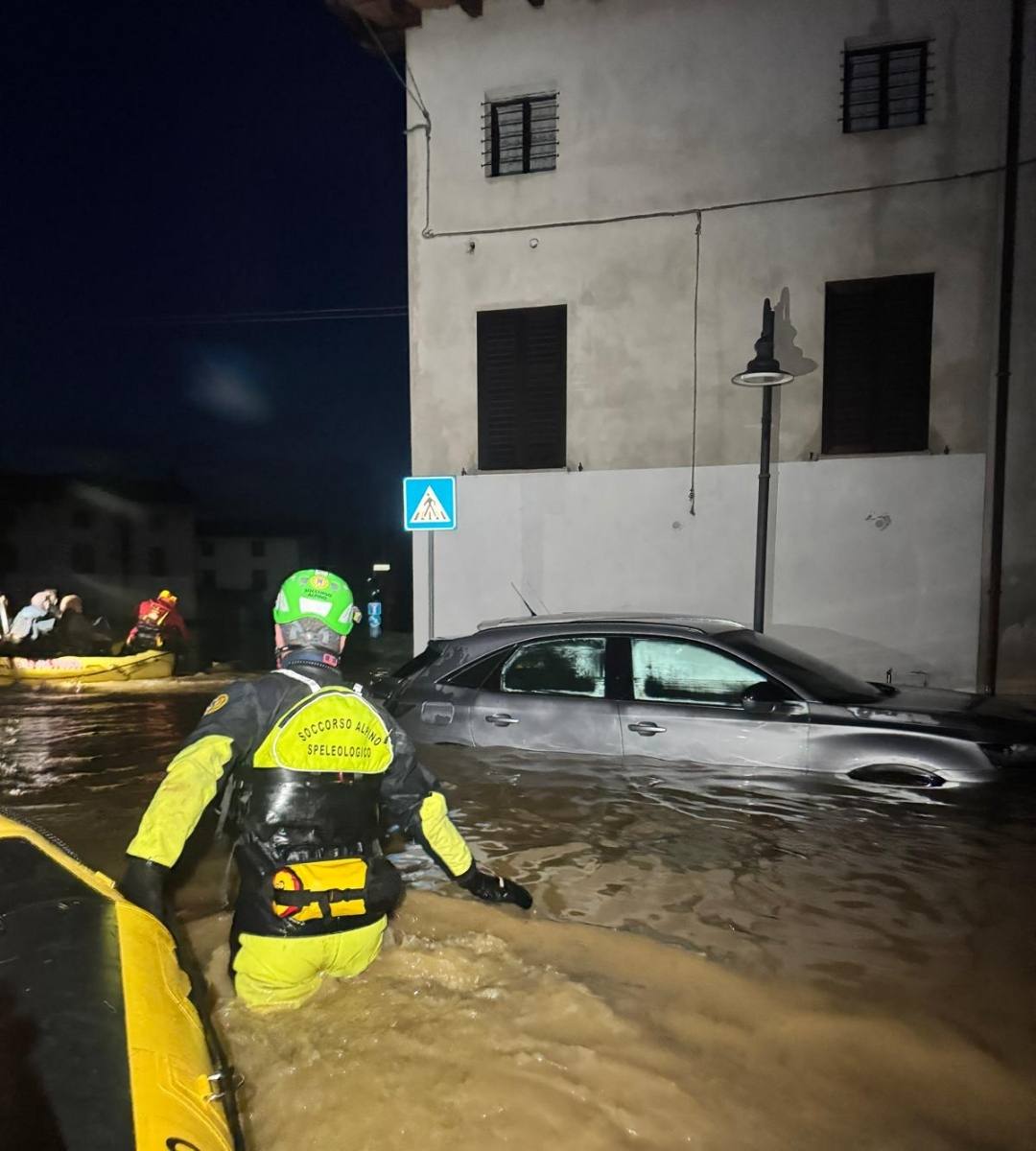 Țară europeană sub ape: a fost declarată starea de urgență după ploi torențiale devastatoare