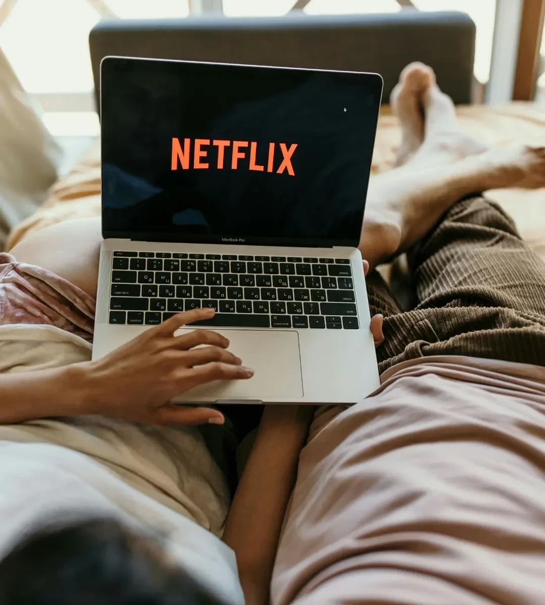 Noutățile Netflix: filme și seriale care apar în decembrie 2025. Titluri mult-așteptate, precum Stranger Things, și nu numai.