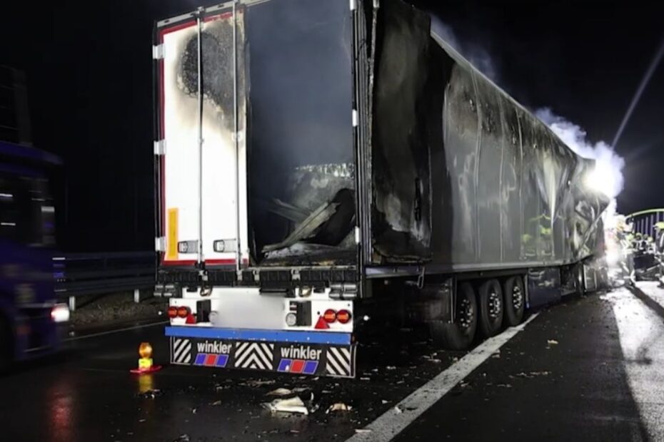 Camion cu lapte cuprins de flăcări pe A49 în Germania