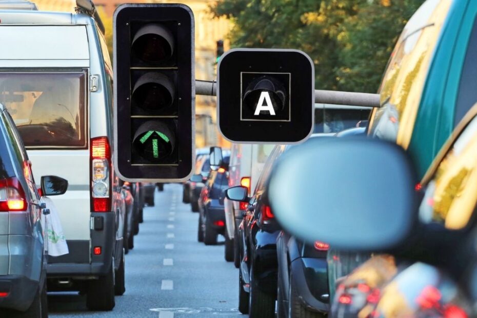 Ce înseamnă litera A la semafor pentru șoferi