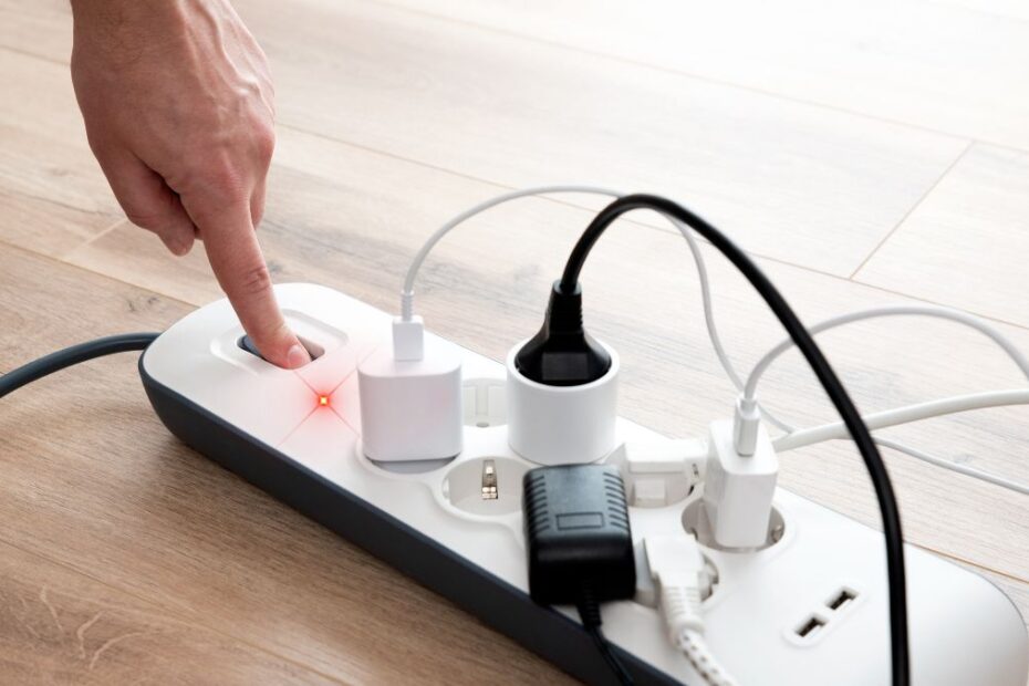 De ce este periculos să oprești televizorul printr-o priză multiplă