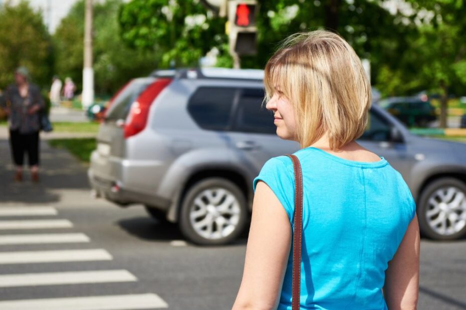 ce înseamnă de fapt să ridici mâna pentru a le mulțumi șoferilor