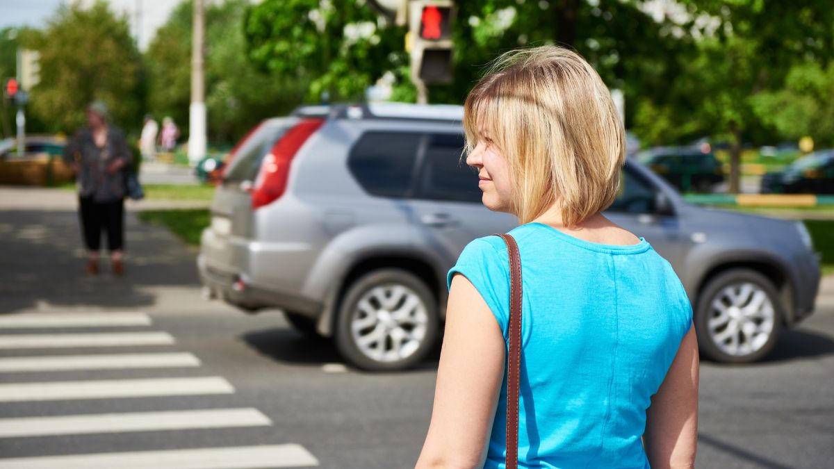 ce înseamnă de fapt să ridici mâna pentru a le mulțumi șoferilor