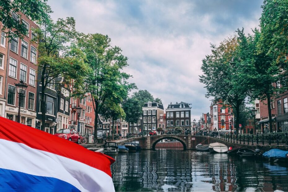 Vacanțele în Olanda se scumpesc – turiștii plătesc mai mult, iar lalelele nu mai sunt chiar gratis