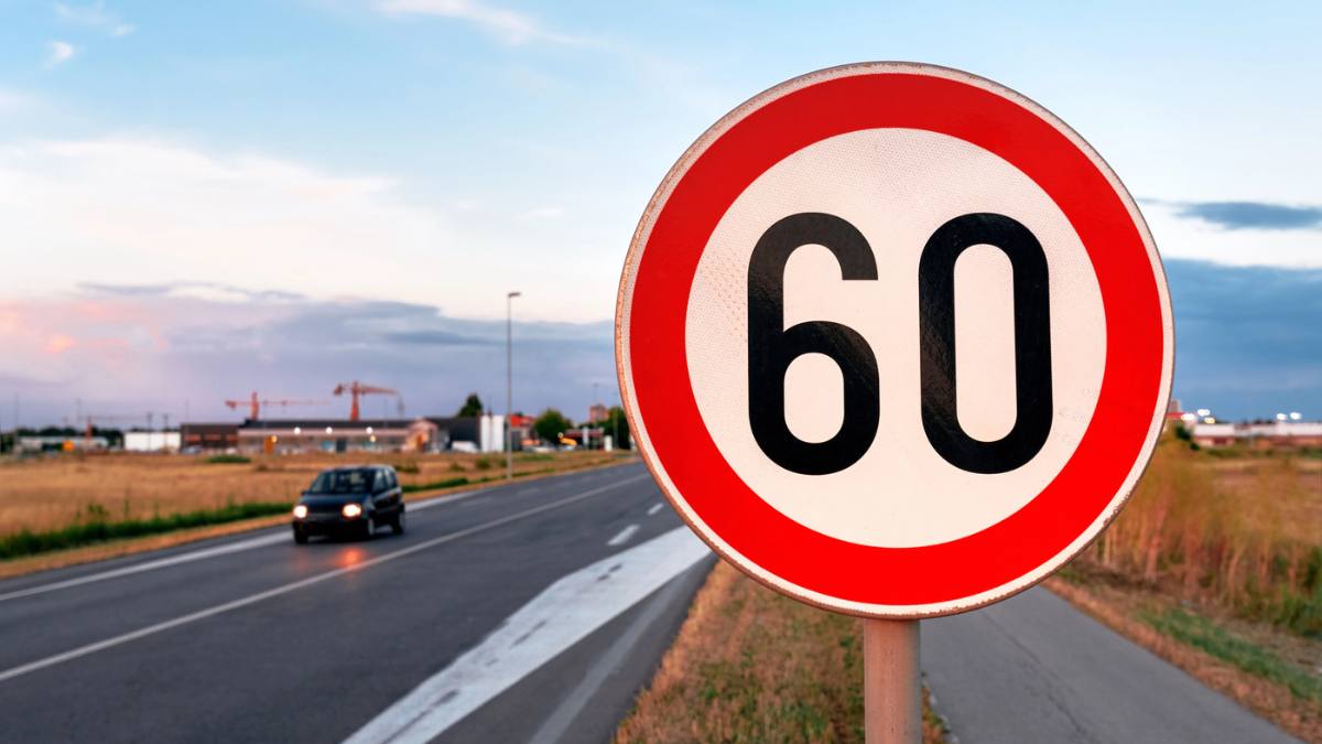 Șoferul depășește limita de viteză cu 1 km/h