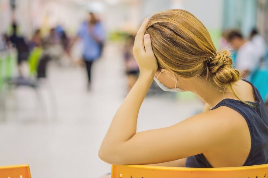 Românii din Germania, prinși într-un sistem medical greoi: așteaptă luni întregi pentru un medic specialist