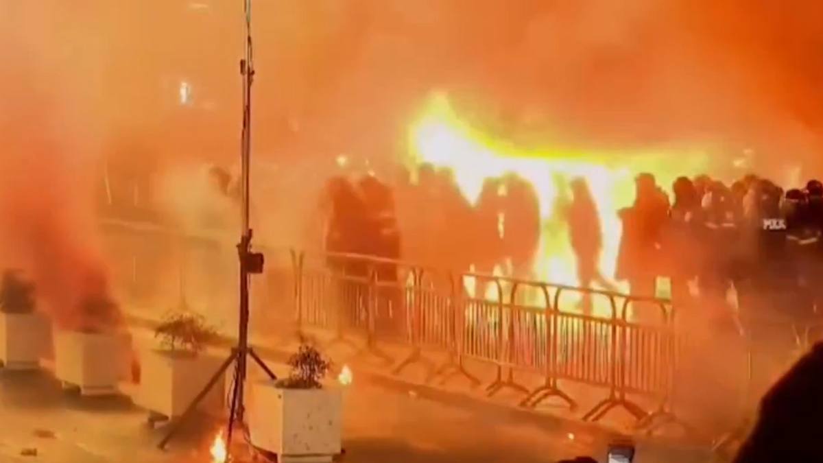 Furia oamenilor explodează în Tirana