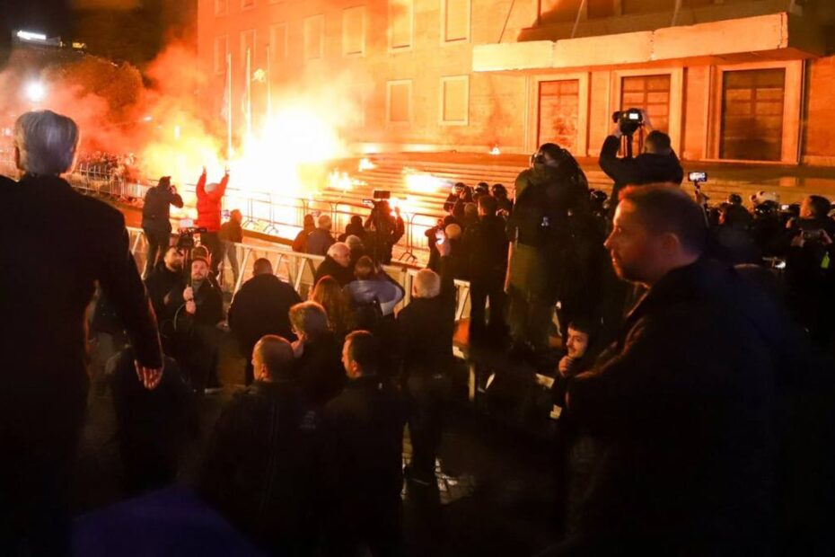 Furia oamenilor explodează în Tirana