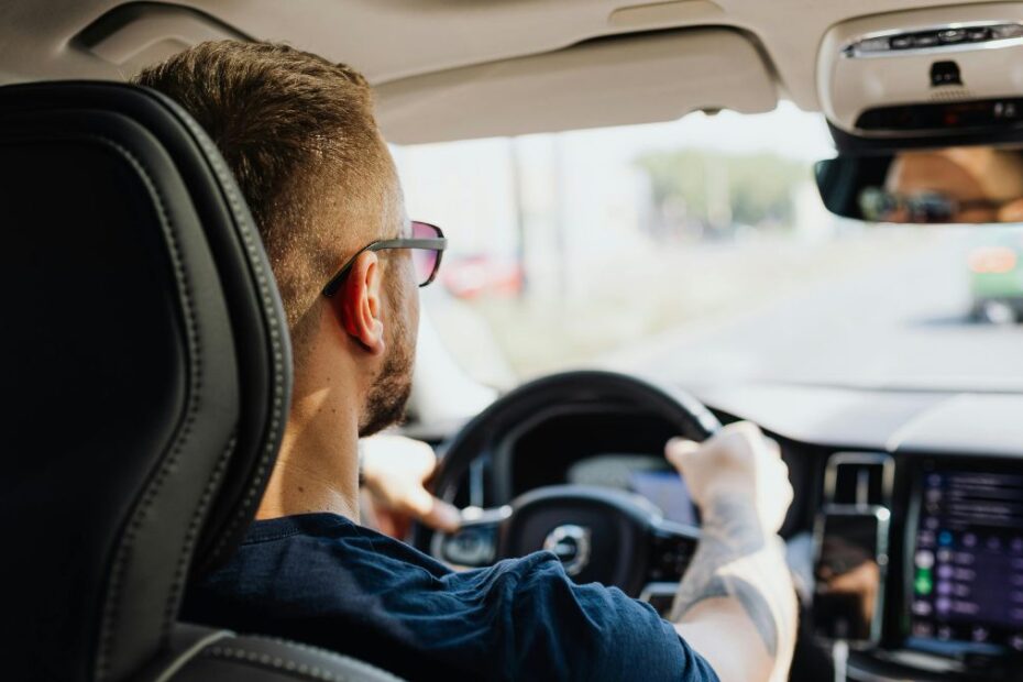 Mașinile moderne devin tot mai greu de utilizat și periculoase