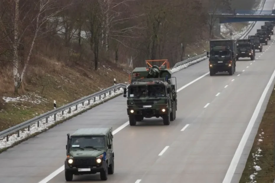 Coloane kilometrice de vehicule blindate pe A2 în Germania