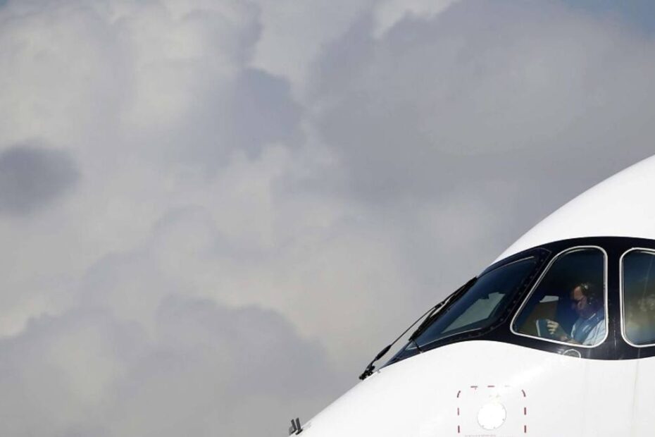 haos aeroport ninsoare pasageri blocați