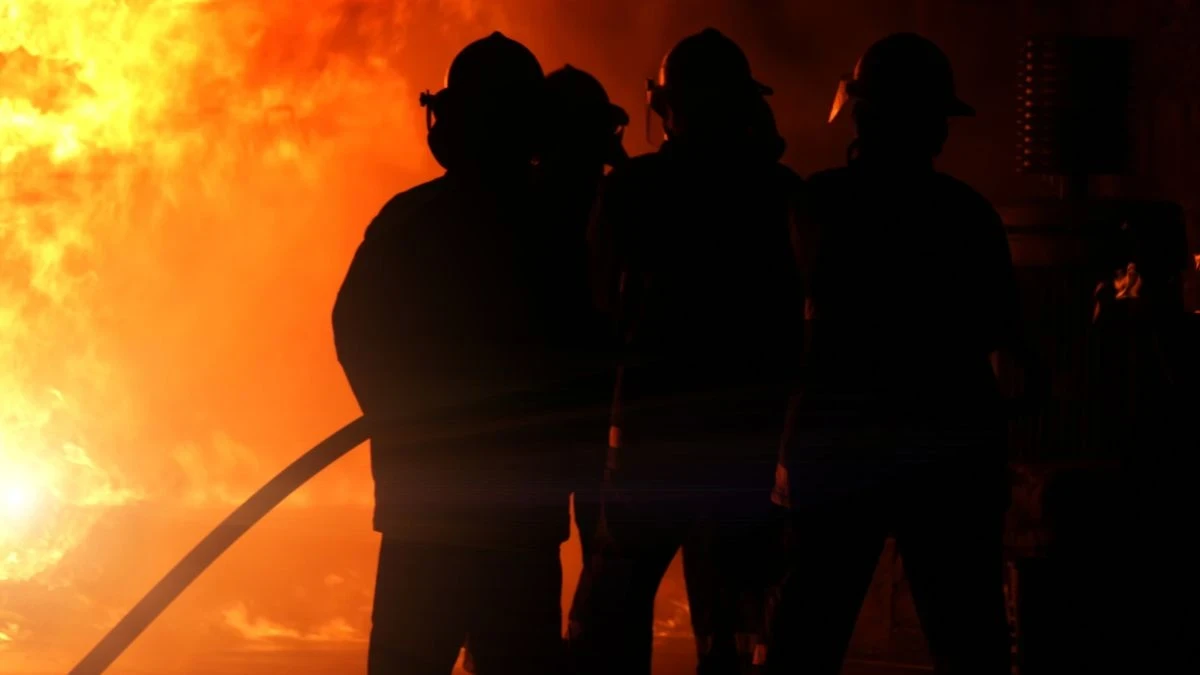 Incendiu uriaș într-un zgârie-nori din Berlin - intervenție a pompierilor