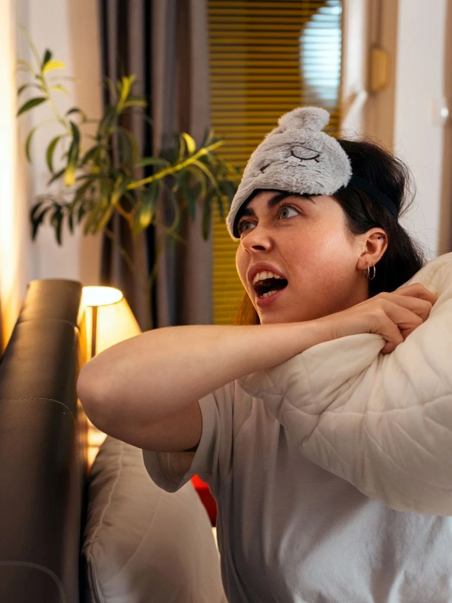 Amendă pentru sunatul la ușa vecinului