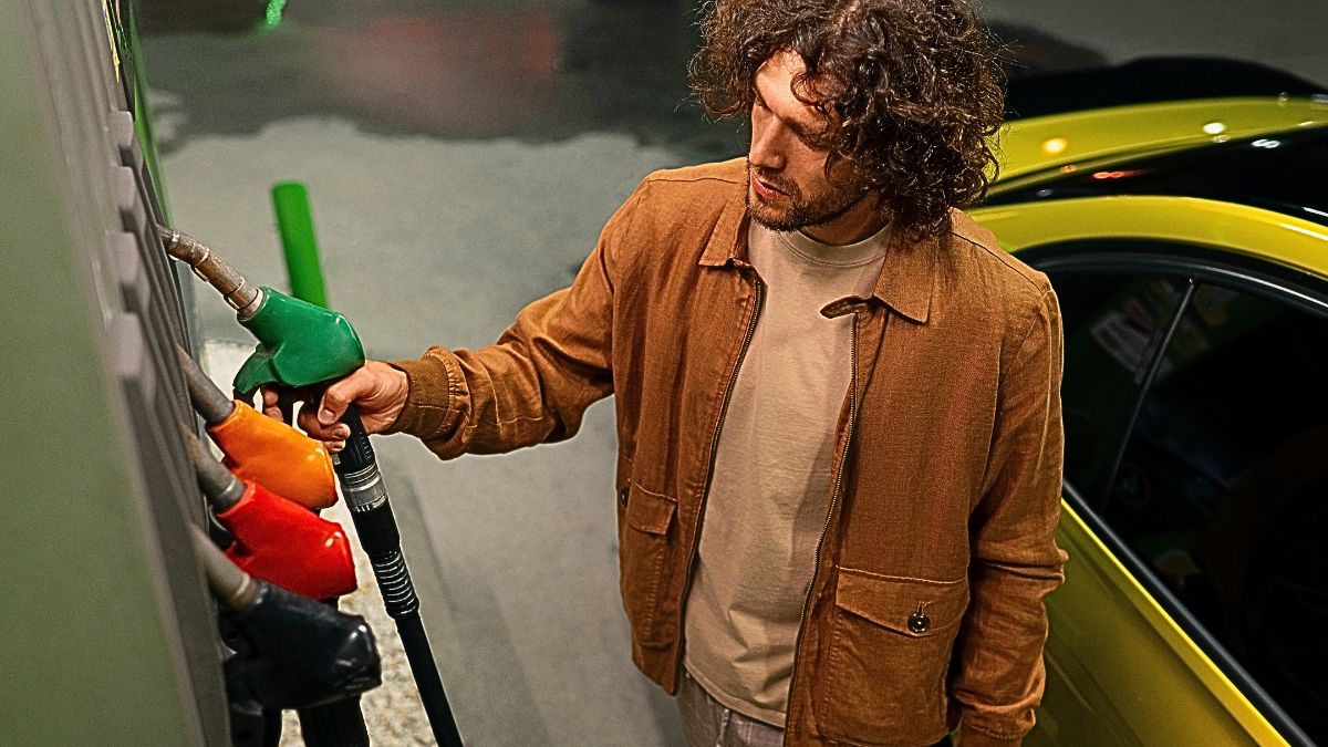 Benzina a trecut de 9 lei în România