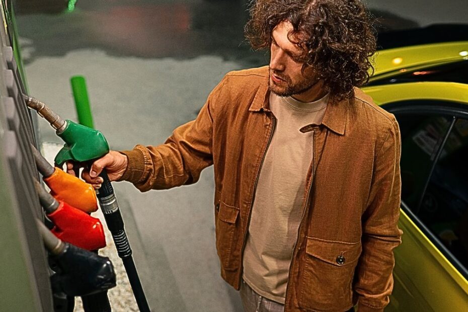 Benzina a trecut de 9 lei în România