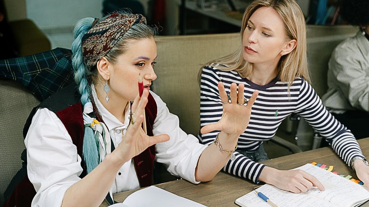 Când privești în altă parte în timp ce vorbești cu cineva