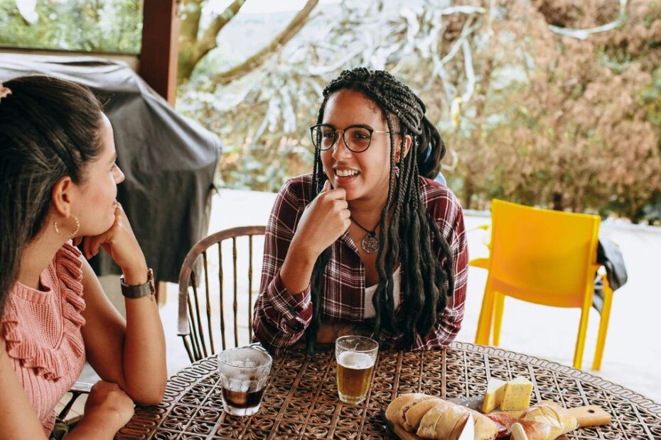 Când privești în altă parte în timp ce vorbești cu cineva