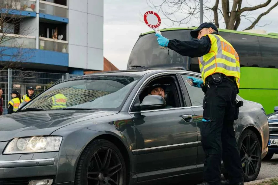 Mii de arestări la granița germană