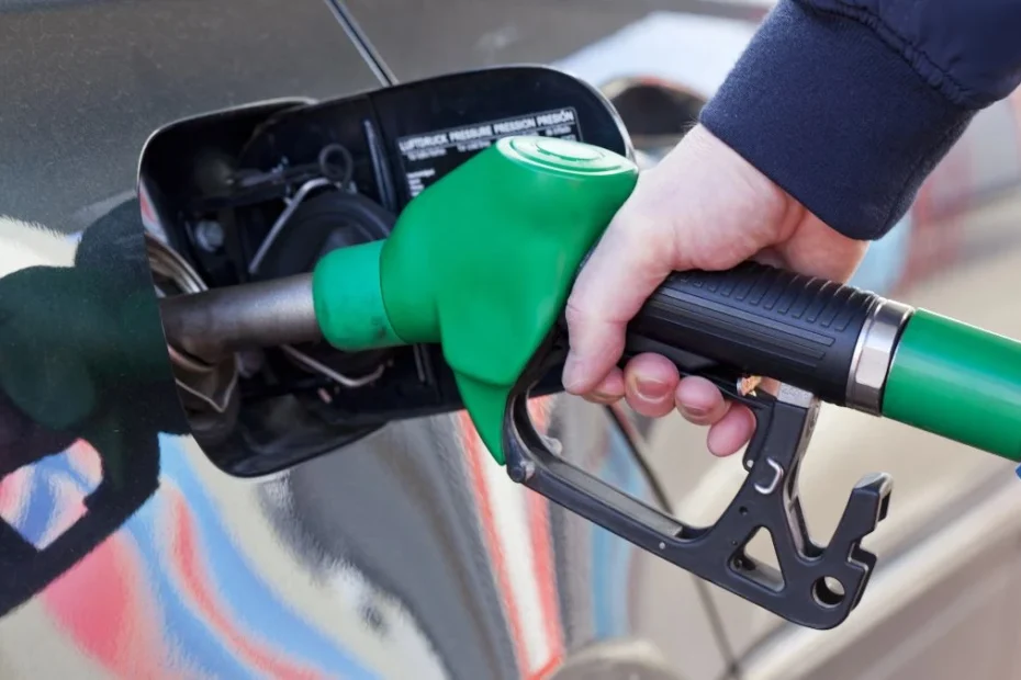 Șoc la benzinării în Germania. În primele orașe, prețurile combustibililor au depășit 2 euro pe litru