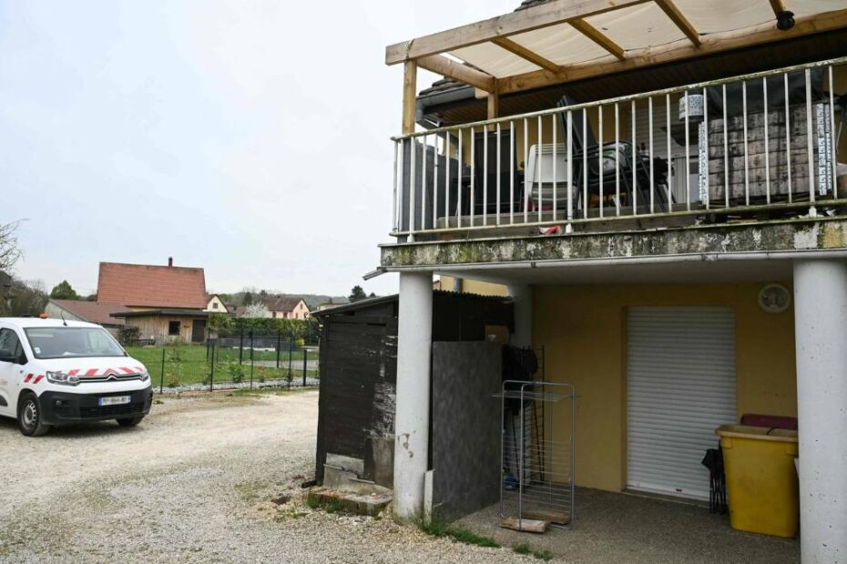 copil ținut în dubă timp de un an