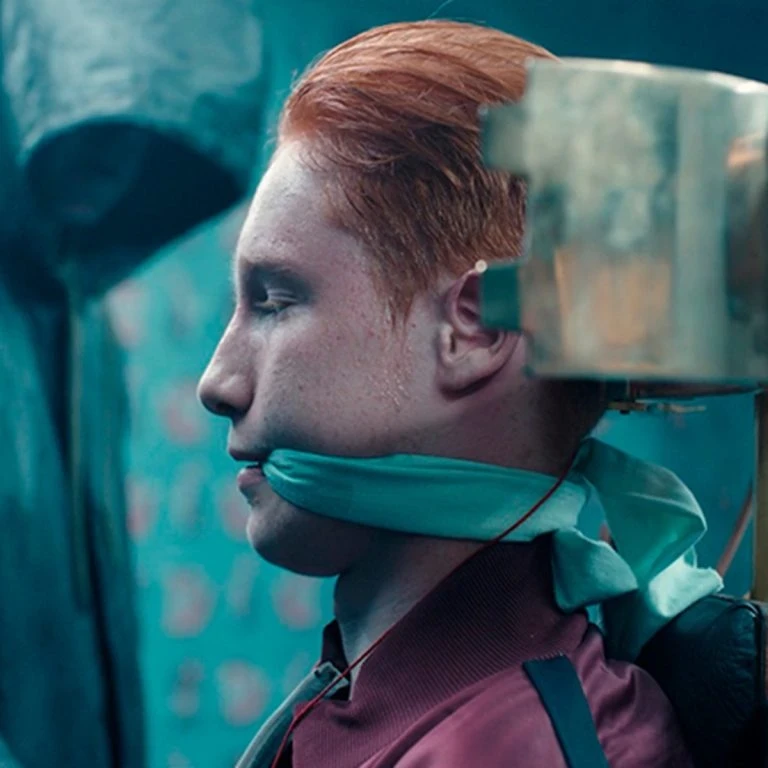 Intrigi, secrete și vieți duble: intră în lumea întunecată din Dark, serialul de suspans ales drept cel mai bun serial original Netflix, după ce a depășit Black Mirror.