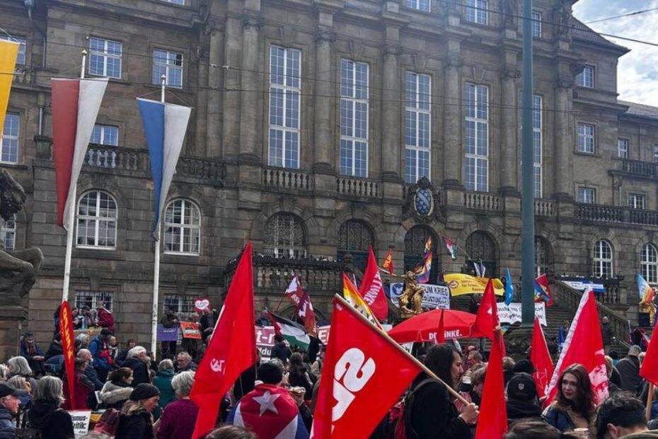 proteste Paște înarmare