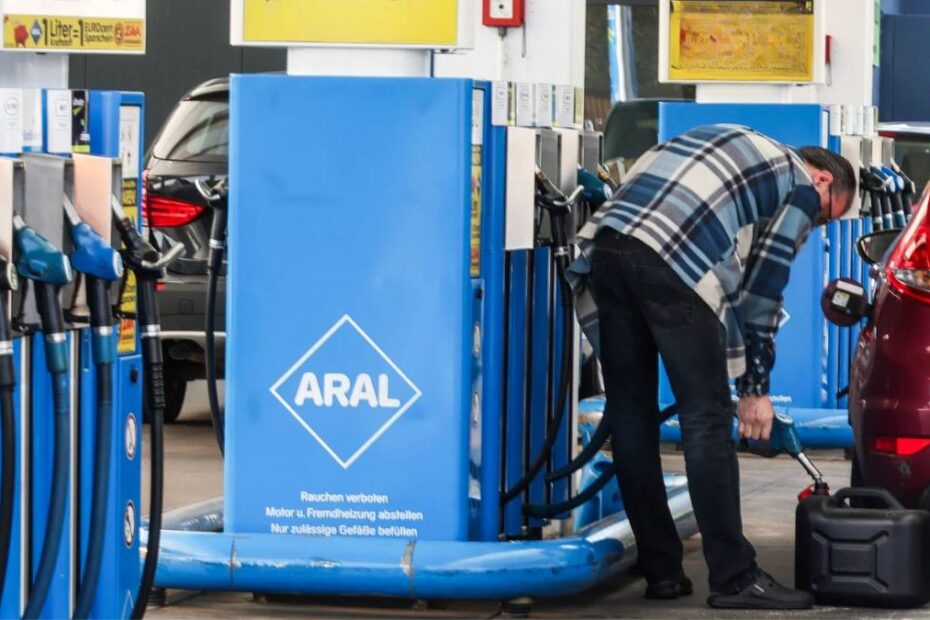 țara vecină reduce prețurile combustibil