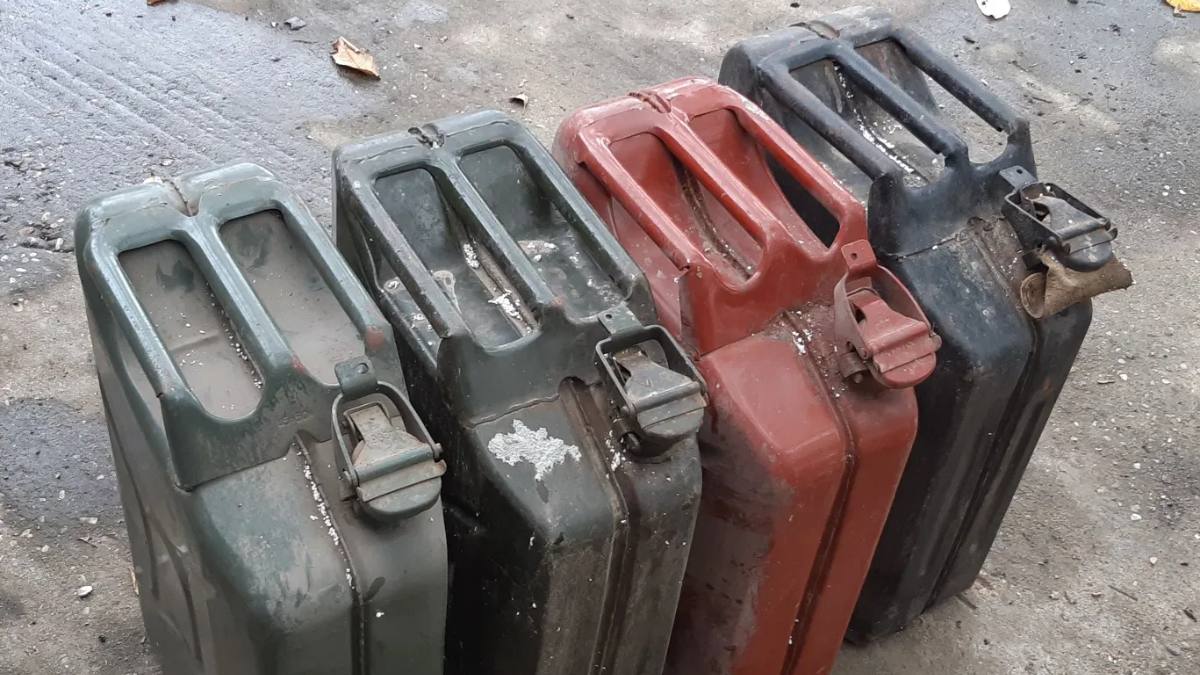 vânzare benzină la canistra