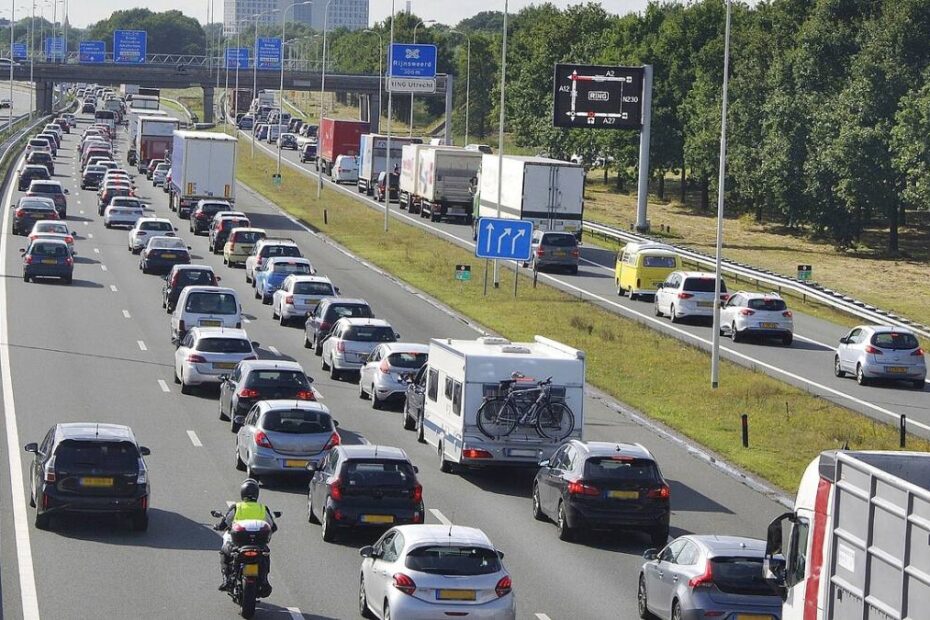 Noua taxă auto îi costă scump pe șoferi