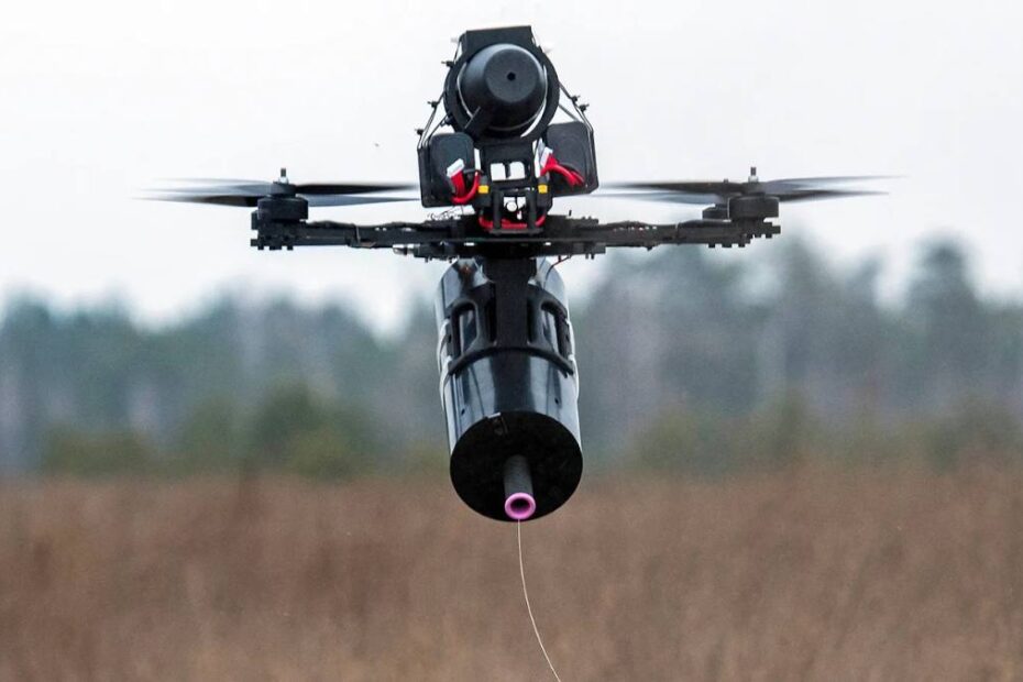 Un copil de doisprezece ani doboară o dronă