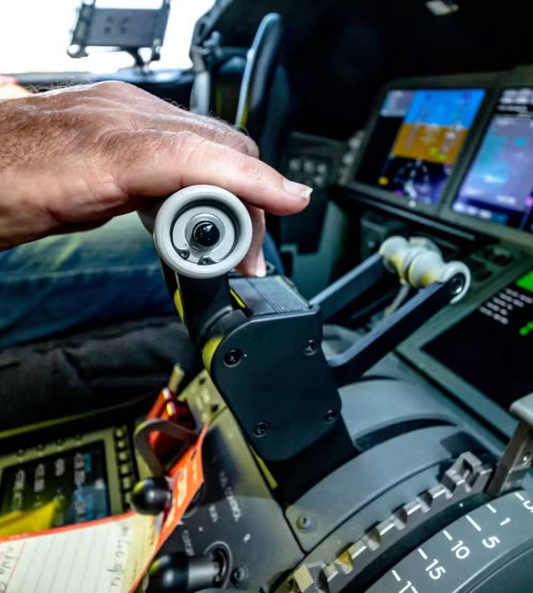Avion cu 227 de pasageri, copilotul s-a prăbușit în cabină
