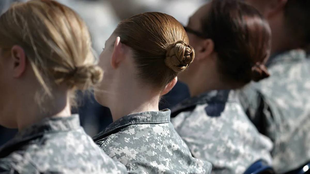 serviciu militar obligatoriu pentru femei