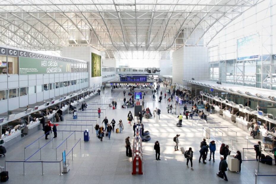 Cel mai mare aeroport din Germania își închide terminalul