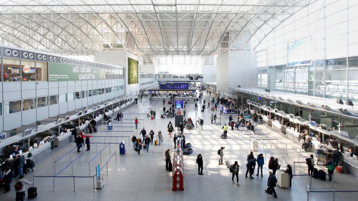 Cel mai mare aeroport din Germania își închide terminalul