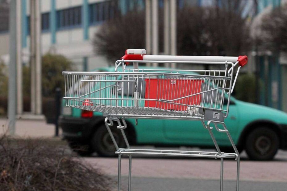 Gigantul din retail închide numeroase magazine