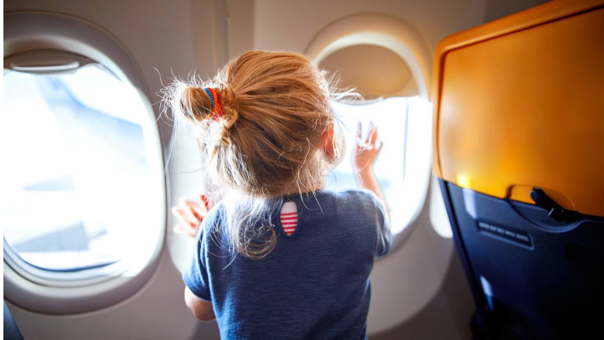 Ryanair bani părinților copii în avion