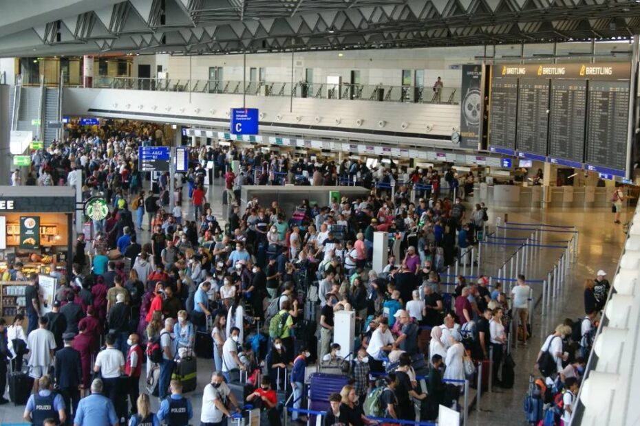 cozi lungi pe aeroportul german