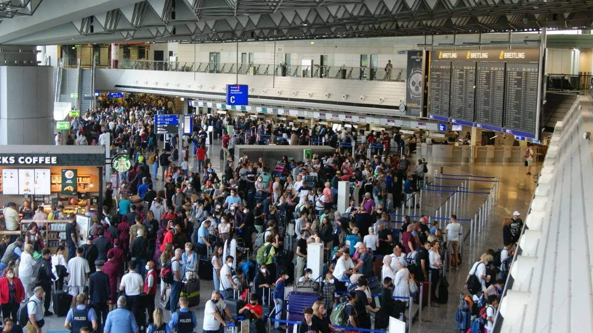 cozi lungi pe aeroportul german