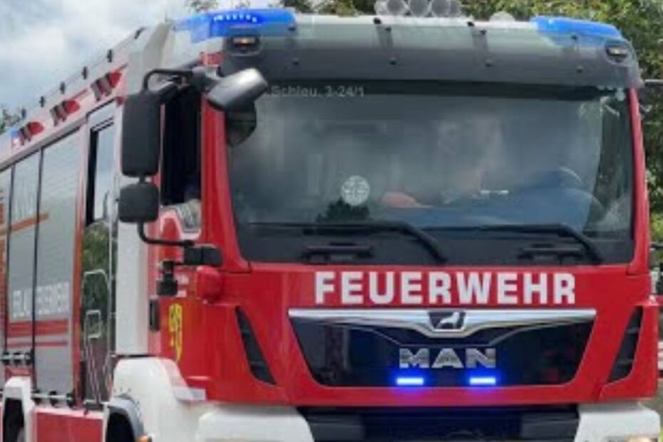 O familie întreagă a pierit într-un accident în Germania. În imagine, o mașină de pompieri care intervine la un accident