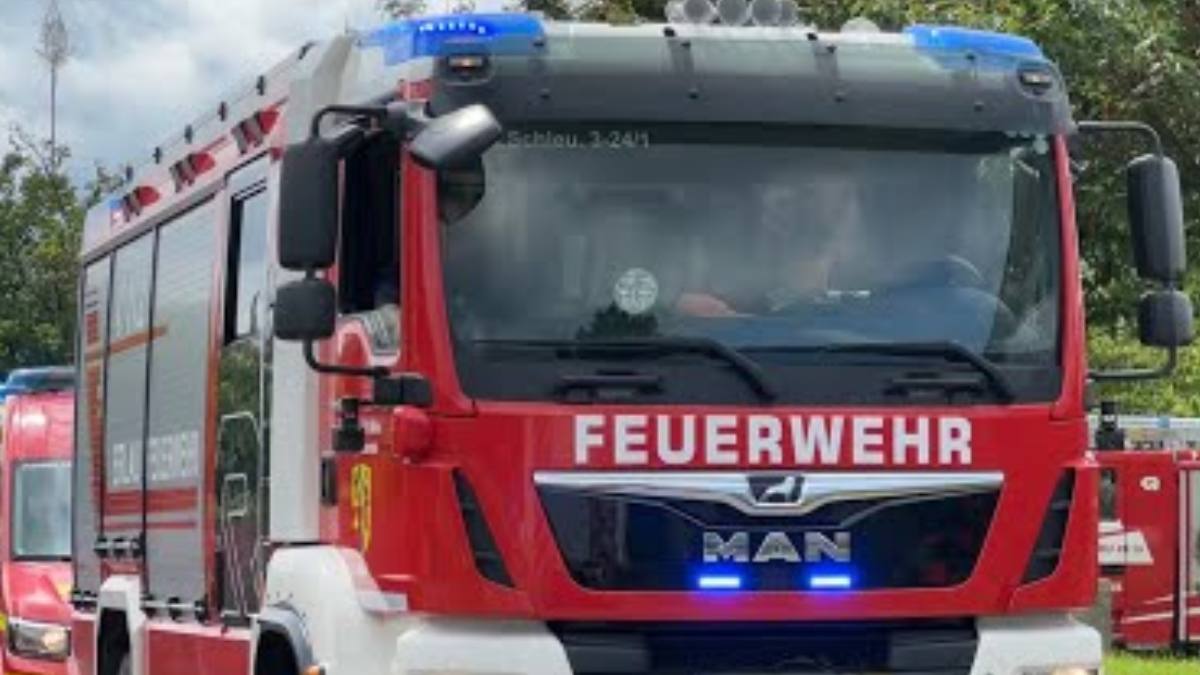 O familie întreagă a pierit într-un accident în Germania. În imagine, o mașină de pompieri care intervine la un accident