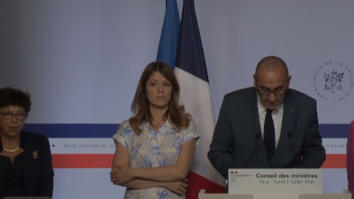 Paris: Trei femei rănite într-un atac cu cuțitul, un suspect arestat. În imagine: ministerul de interne francez, conferință de presă