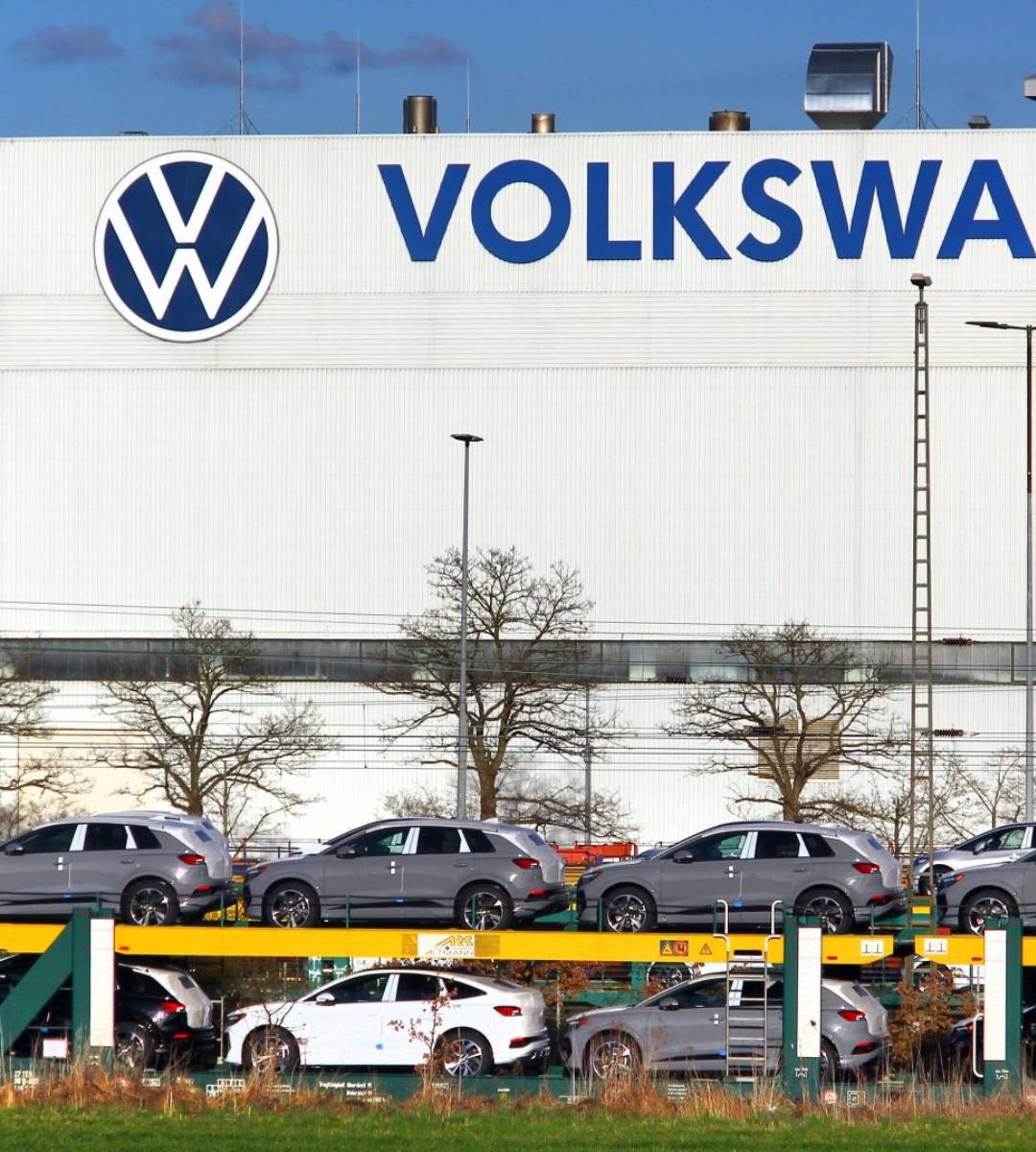 Volkswagen închide fabrici Germania. În imagine, fabrică Volkswagen