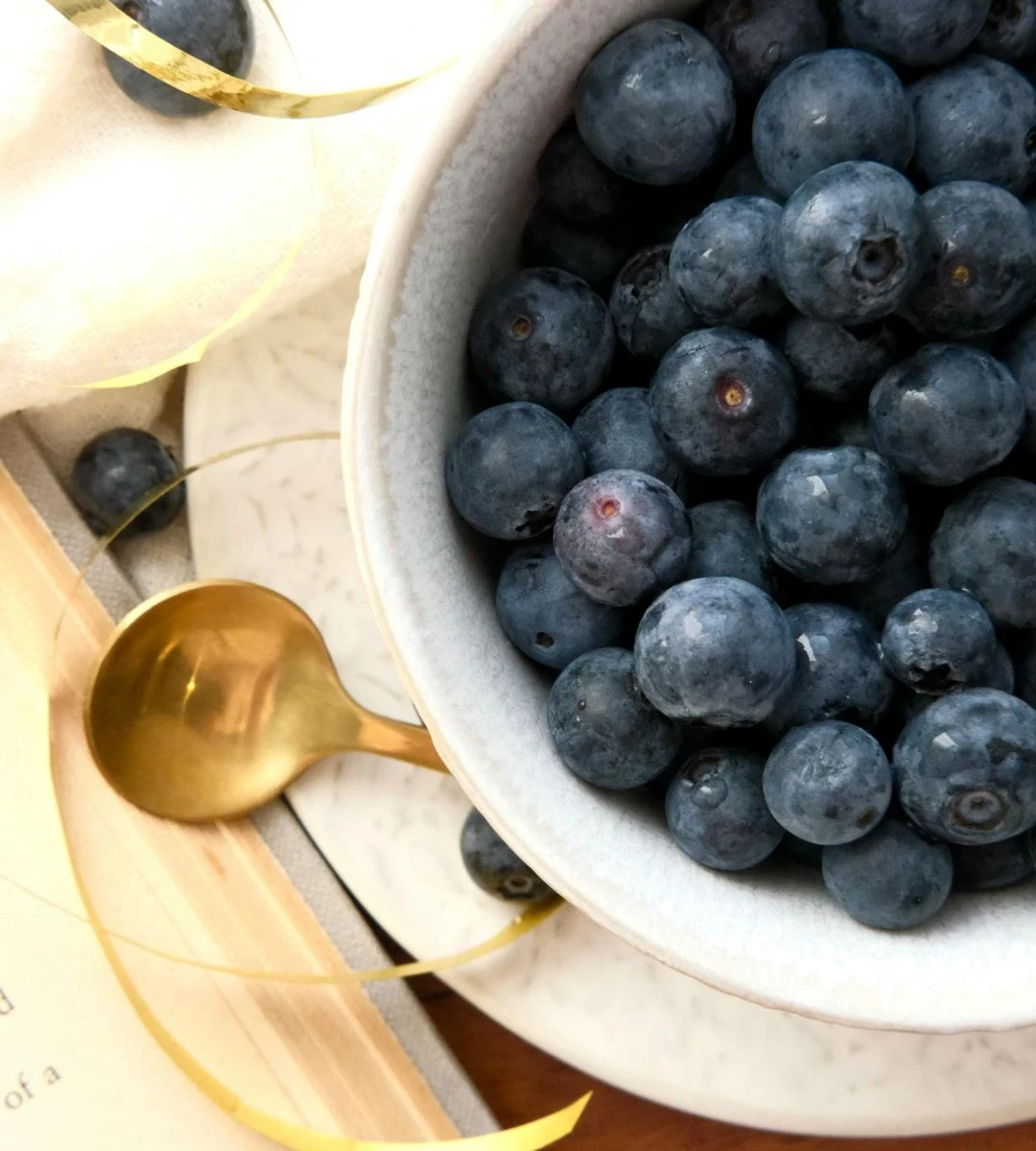 Imagine: porție de afine în farfurie