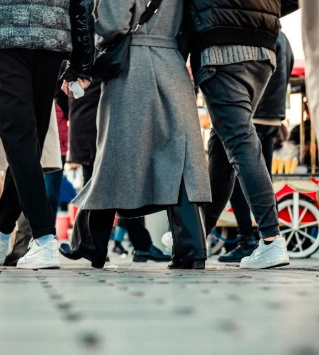 Germania modifică o lege importantă după 20 de ani. În imagine, oameni mergând pe stradă