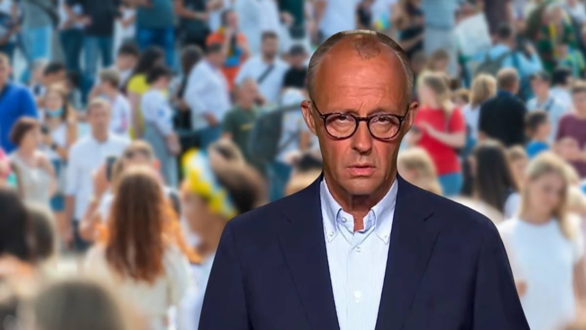 Germania modifică o lege importantă după 20 de ani. În imagine, cancelarul Merz pe fondul unei mulțimi de oameni
