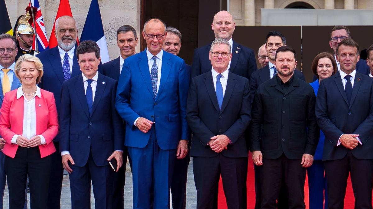 Nicușor Dan, alături de Macron și Merz la reuniunea pentru Ucraina. În imagine, o parte din liderii care au particpat la reuniunea de la Paris