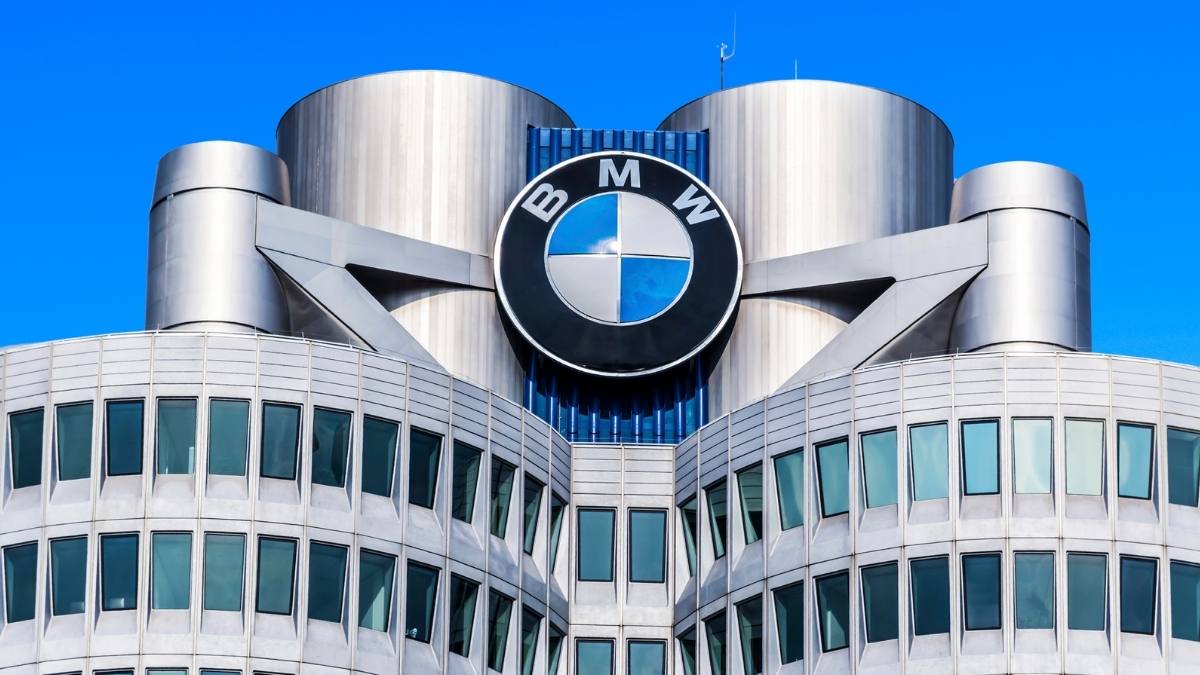 BMW elimină 8.000 de locuri de muncă. În imagine, sediul BMW din Munchen