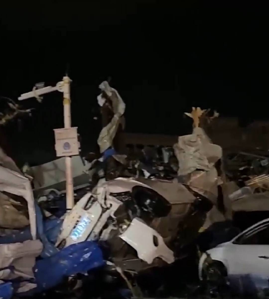 Tornadă devastatoare în toiul nopții în China